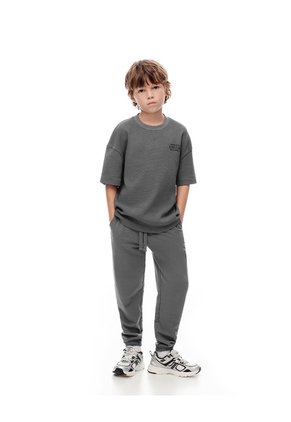 Jogger Regular Gris Niño Gris