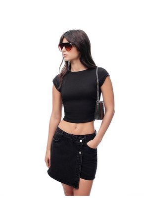Camiseta Crop Slim Negra Mujer Negro