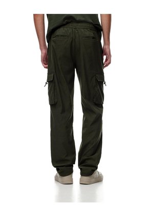 Pantalón Cargo Regular Liviano Verde Hombre Verde