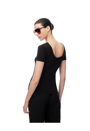 Camiseta Regular Uso 2 En 1 Negra Mujer Negro