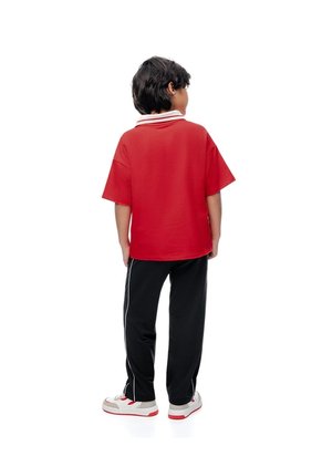 Camiseta Regular Manga Corta Roja Niño Rojo