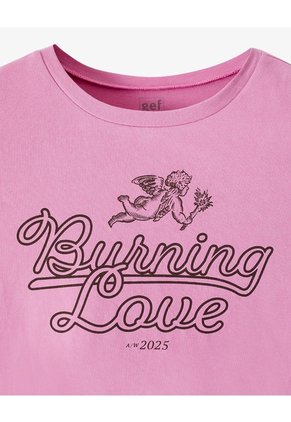 Camiseta Crop Slim Algodón Rosa Estampada Mujer Rosa