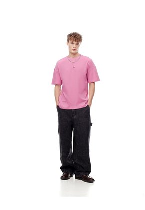 Camiseta Regular Algodón Rosa Estampada Unisex Rosa