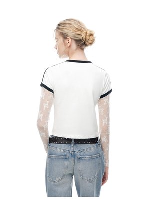 Camiseta Slim Estampada Crudo Mujer Beige