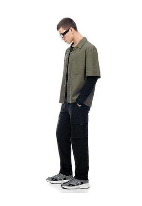 Pantalón Cargo Regular Liviano Negro Hombre Negro