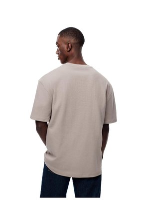 Camiseta Regular Taupe Hombre Marron