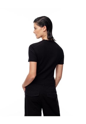 Camiseta Crop Slim Algodón Negra Mujer Negro