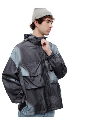Chaqueta Liviana Utilitaria Estampada Hombre Gris