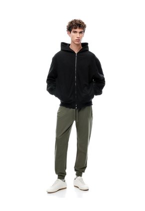 Jogger Tiro Medio Relaxed Café Hombre Cafe
