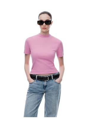 Camiseta Crop Slim Algodón Rosada Mujer Rosa