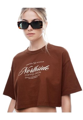 Camiseta Crop Regular Algodón Café Estampada Mujer Cafe