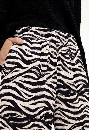 Pantalón Negro-Marfil GEF Lilenis