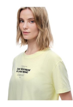 Camiseta Crop Regular Algodón Amarilla Mujer Amarillo