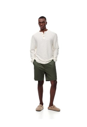 Bermuda Regular Agodón Verde Hombre Verde