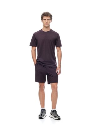 Camiseta Deportiva Control Humedad Morada Hombre Purpura