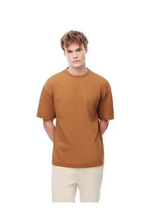 Camiseta Regular Caramelo Hombre Marron Claro