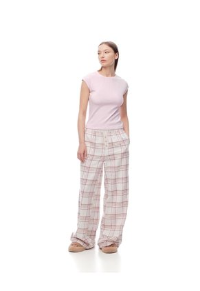 Camiseta Slim Manga Corta Rosada Mujer Rosa