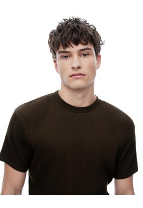 Camiseta Slim Rib Algodón Chocolate Hombre Chocolate