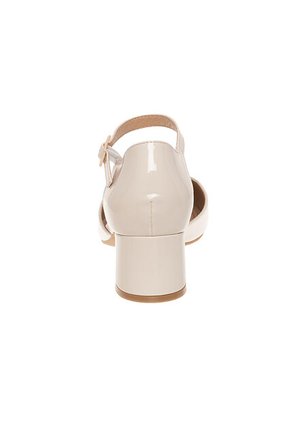 Zapatos De Vestir Moira Para Mujer Beige Comfort Plus 201584