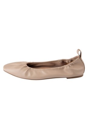 Zapatos Planos Casuales Mia Para Mujer Beige Comfort Plus 199808 Payless