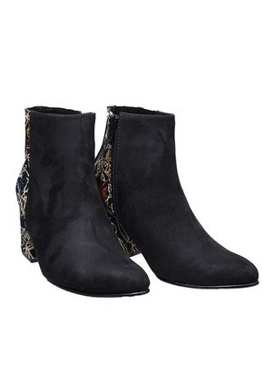 Botín Puntudo Textil Para Mujer Tacón 5 12