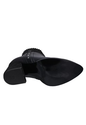 Botín Puntudo Taches Decorativos Tacón 5 12