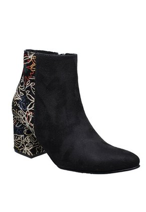 Botín Puntudo Textil Para Mujer Tacón 5 12