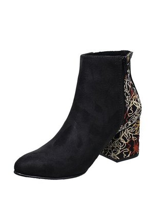 Botín Puntudo Textil Para Mujer Tacón 5 12
