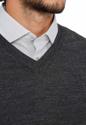 Buzo Cuello V - Gris Oscuro Jasped - Giive
