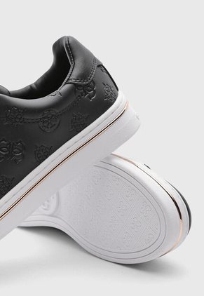 Tenis GUESS Stasey Negro
