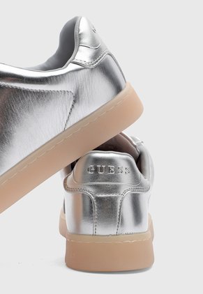 Tenis Lifestyle GUESS Jazlie Plateado