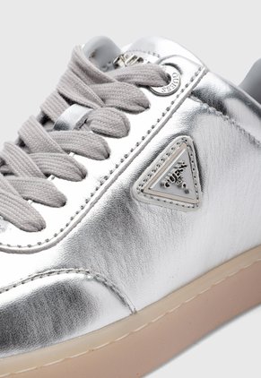 Tenis Lifestyle GUESS Jazlie Plateado