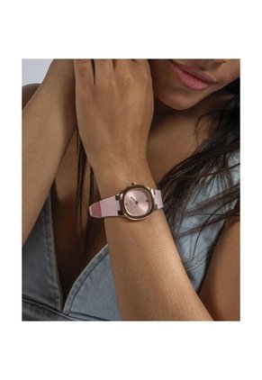 Reloj Guess Mujer Eve. Silicona Rosado GW0658L2