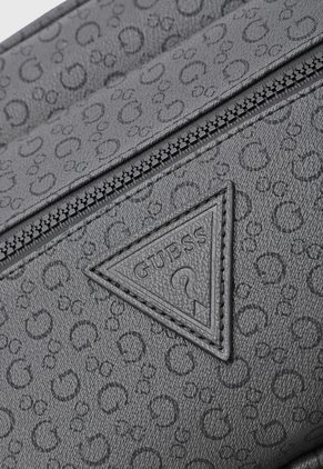 Bolso Manos Libres GUESS Insignia Gris