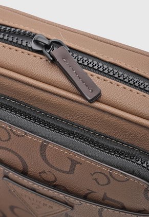 Bolso Manos Libres GUESS Insignia Café