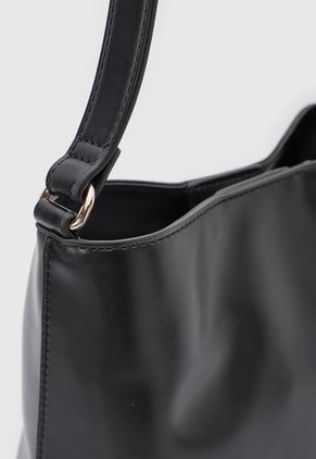 Bolso GUESS Tasha Negro