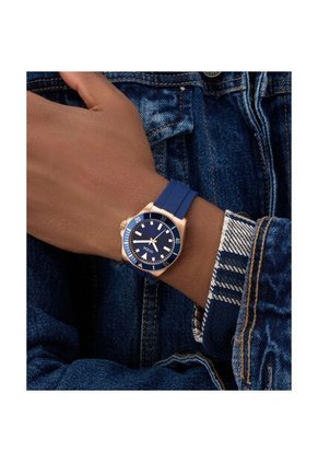 Reloj Guess Hombre Cliff. Silicona Azul GW0969G3