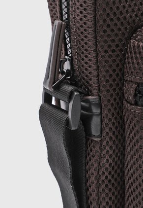 Bolso Manos Libres GUESS Dorian Marrón