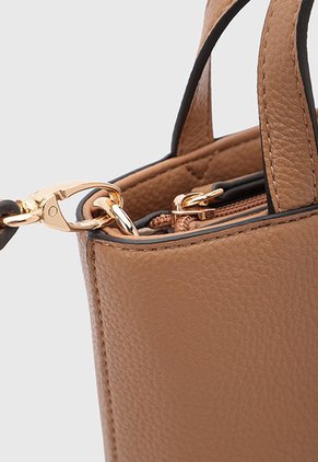 Bolso GUESS Wells Mini Tote Café