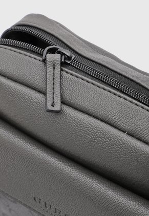 Bolso Manos Libres Guess Silverwood Gris