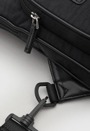 Morral GUESS Binx Negro