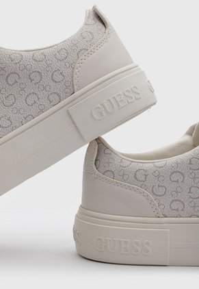 Tenis Lifestyle GUESS Gmakely Gris Claro