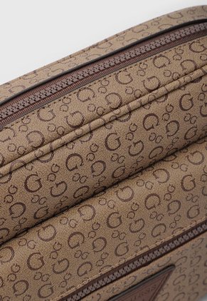 Bolso Manos Libres GUESS Insignia Café