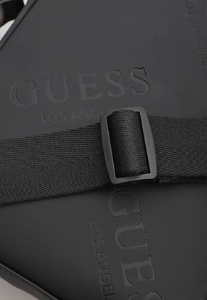 Bolso Manos Libres GUESS Chelvey Negro