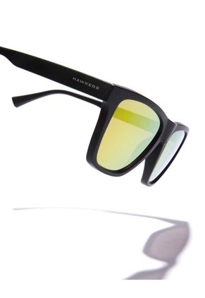 Gafas De Sol HAWKERS Unisex Negro. Modelo ONE LS RAW