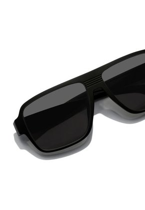 Gafas De Sol Hawkers Hombre Y Mujer PARLAY. Negro/Gris
