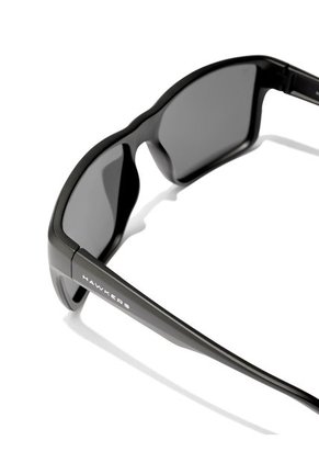 Gafas De Sol Polarizadas Hawkers Hombre Y Mujer EDGE XL. Negro/Negro