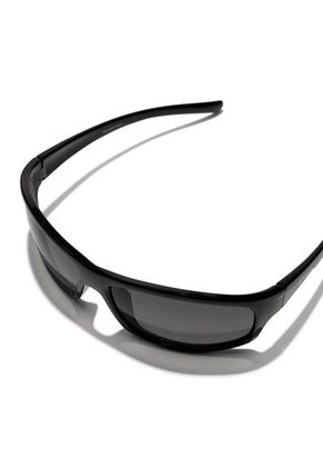 Gafas De Sol Polarizadas Hawkers Hombre Y Mujer BOOST. Negro/Negro