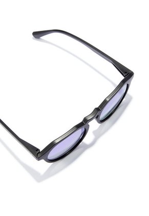 Gafas De Sol Polarizadas Hawkers Hombre Y Mujer WARWICK RAW. Negro/Lila