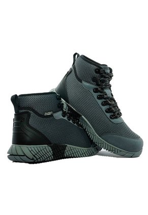 Bota Hombre Outdoor -Herreros- Explorer  Gris